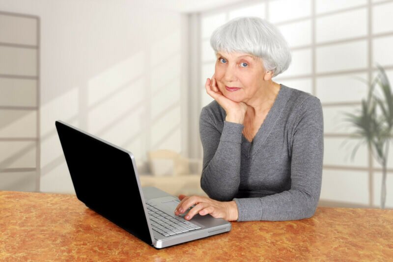 Почему старшее поколение с трудом переходит на онлайн-обучение